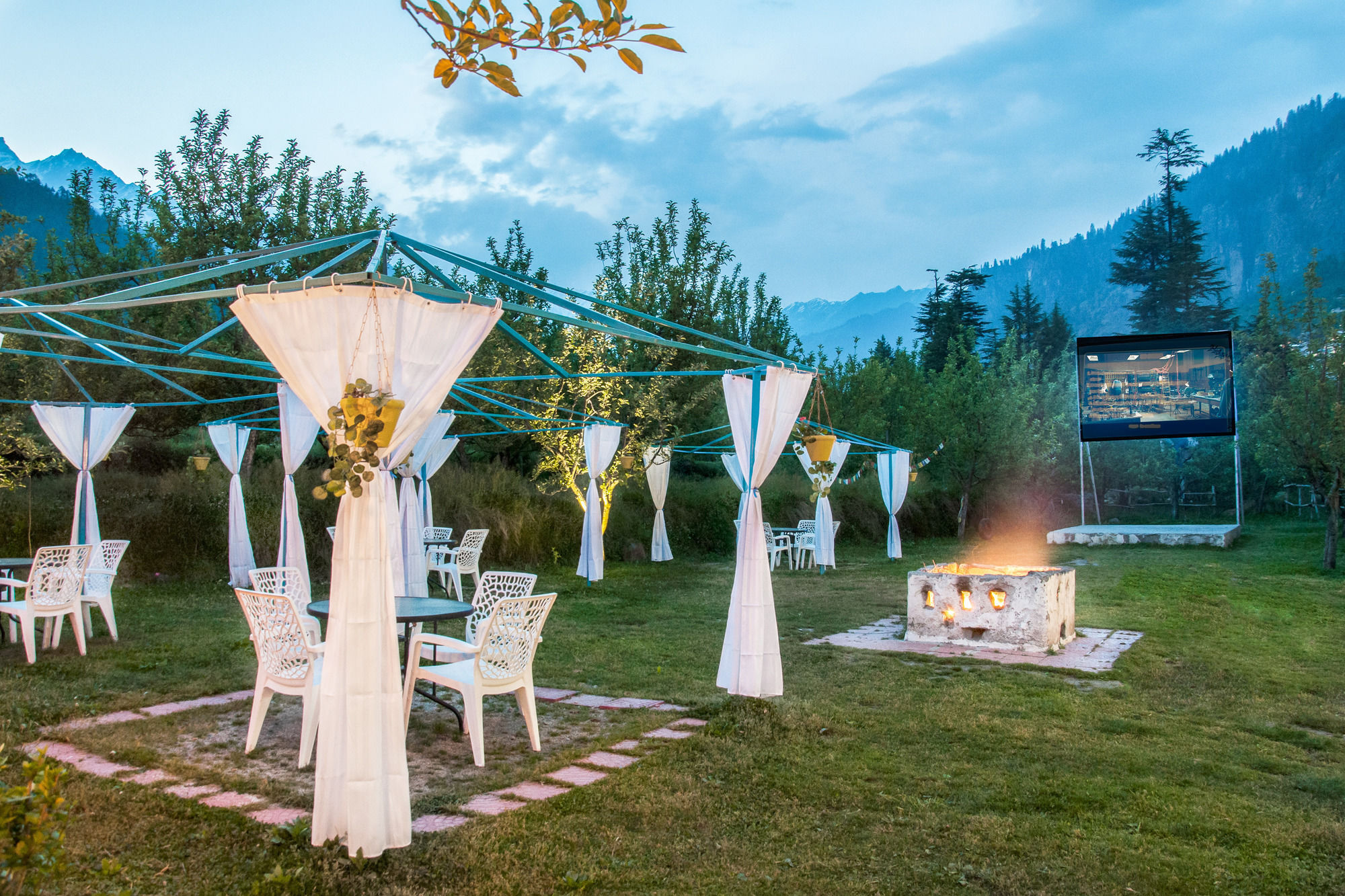Treebo Trend Celebriti Manali Hotel Vashist Exterior photo